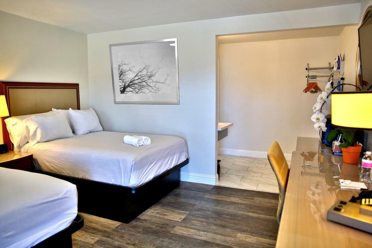 แทรเวลลอดจ์ บาย วินด์แฮม เครเซนต์ซิตี้ Hotel เครสเซนต์ซิตี ภายนอก รูปภาพ