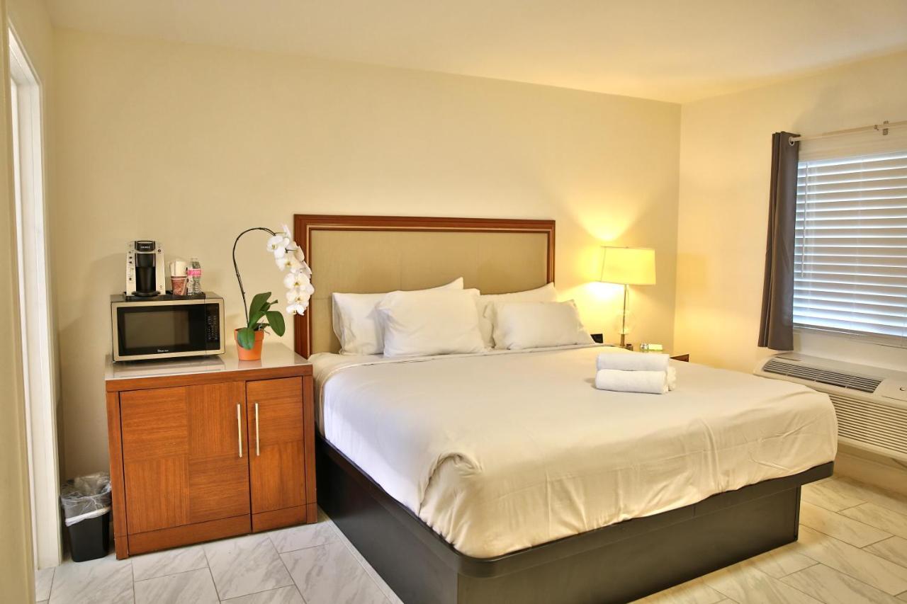 แทรเวลลอดจ์ บาย วินด์แฮม เครเซนต์ซิตี้ Hotel เครสเซนต์ซิตี ภายนอก รูปภาพ